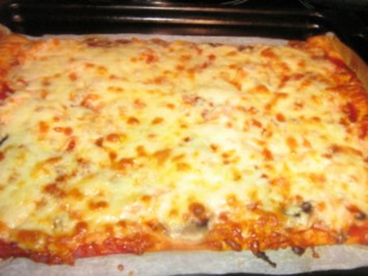 Pizza - Champignon-Lachs, mit Mozzarella - Rezept - Bild Nr. 5