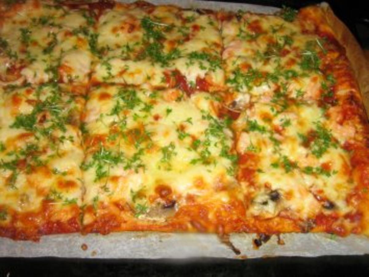 Pizza - Champignon-Lachs, mit Mozzarella - Rezept - Bild Nr. 6