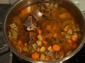 Rezept: Dunkler Rinderfond Dunkler Rinderfond - Rezept