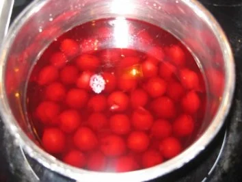 Vanilleeis mit heissen Kirschen - Rezept - Bild Nr. 2