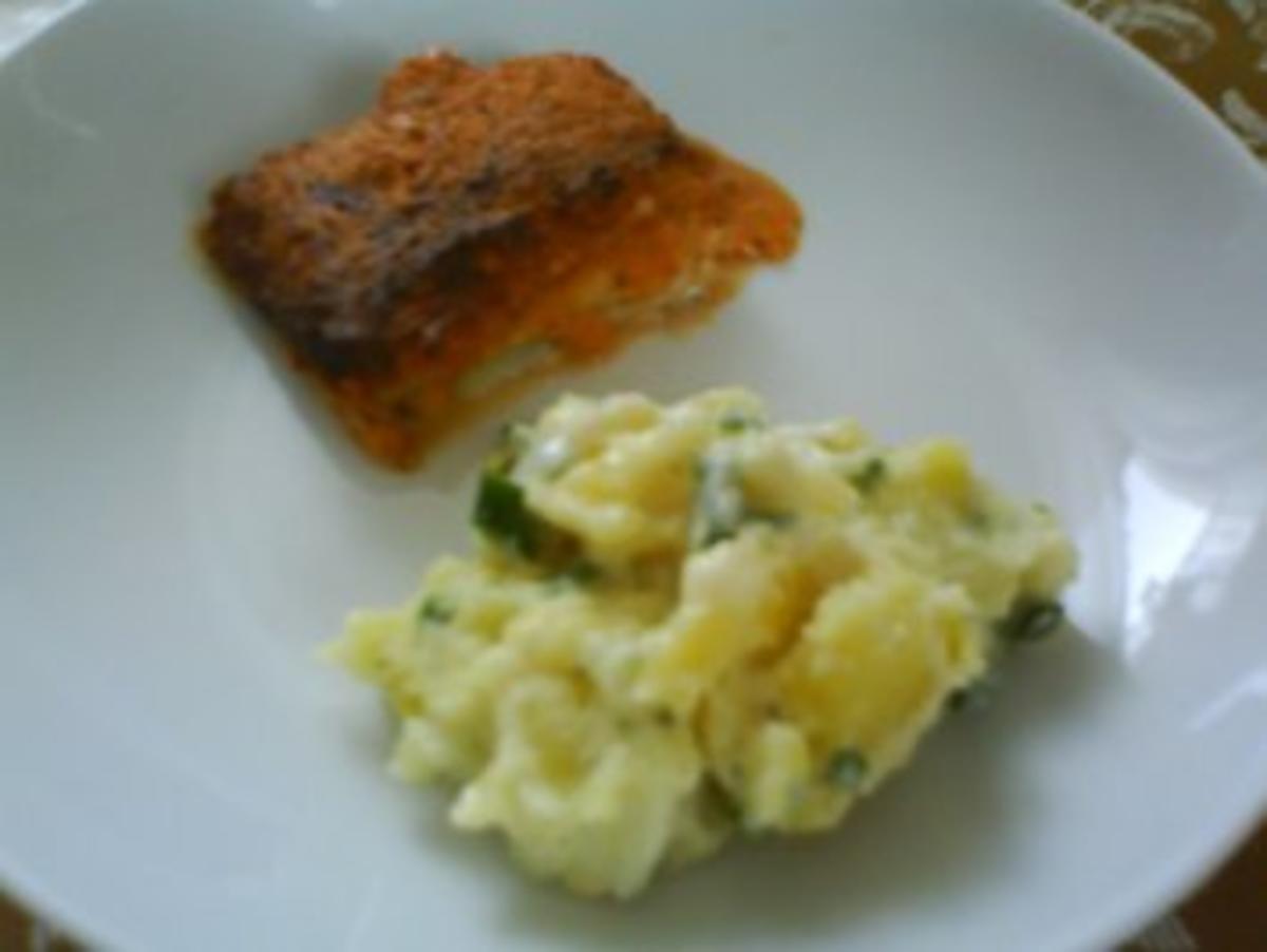 Leichter Kartoffelsalat mit Seelachsfilet unter scharfer Haube - Rezept - Bild Nr. 2
