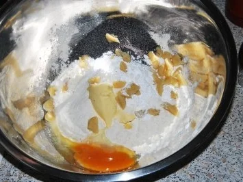 Weihnachtsgebäck: gefüllte Mohn-Marzipan-Kringel - Rezept - Bild Nr. 2