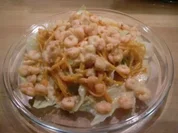 Asiatische Zwiebelsoße mit Shrimps und Eisbergsalat - Rezept
