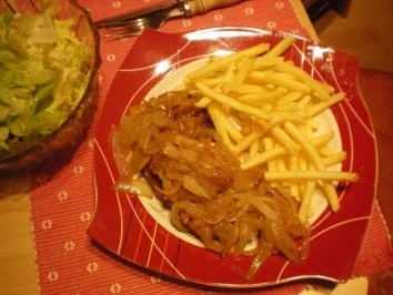 Rezept: Zwiebelschnitzel mit Pommes und Salat Bild Nr. 3 Zwiebelschnitzel mit Pommes und Salat - Rezept - Bild Nr. 3