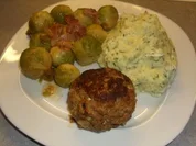 Fleischgerichte: Buletten mit Bärlauchcreme und Camembert gefüllt - Rezept