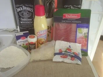 Schinken-Mozzarellaröllchen mit Zitronenpfeffersoße - Rezept