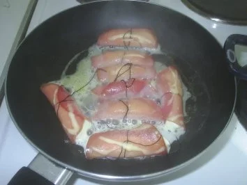 Schinken-Mozzarellaröllchen mit Zitronenpfeffersoße - Rezept - Bild Nr. 2