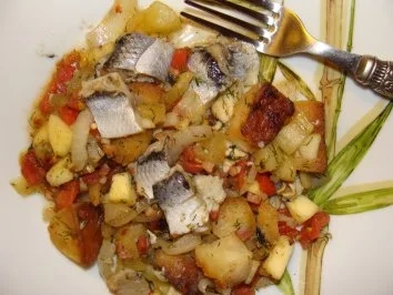 Rezept: Lauwarmer Bratkartoffel- Bismarckheringssalat Lauwarmer Bratkartoffel- Bismarckheringssalat - Rezept