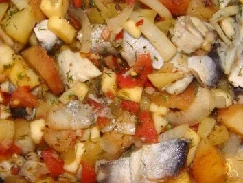 Rezept: Lauwarmer Bratkartoffel- Bismarckheringssalat Bild Nr. 2 Lauwarmer Bratkartoffel- Bismarckheringssalat - Rezept - Bild Nr. 2