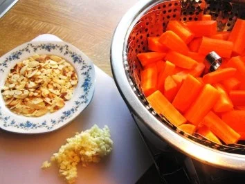 Möhren-Gemüse mit Knoblauch und Mandeln - Rezept - Bild Nr. 4