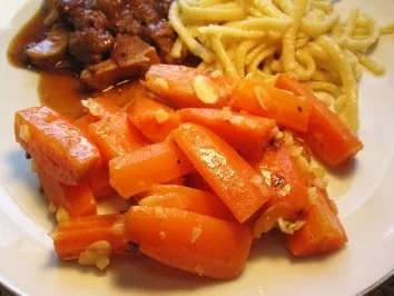 Möhren-Gemüse mit Knoblauch und Mandeln - Rezept - Bild Nr. 2