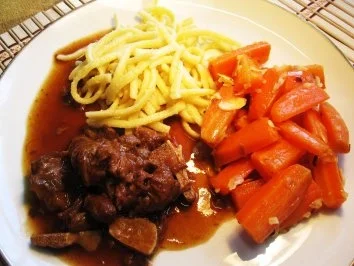 Möhren-Gemüse mit Knoblauch und Mandeln - Rezept