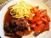 Möhren-Gemüse mit Knoblauch und Mandeln - Rezept