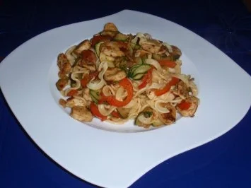 Bunte Nudel-Pfanne mit Weißwurstklößchen - Rezept - Bild Nr. 9