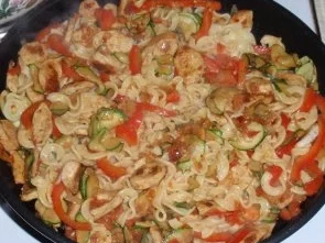 Bunte Nudel-Pfanne mit Weißwurstklößchen - Rezept - Bild Nr. 8