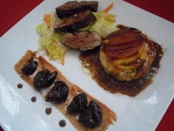 Rezept: Glasierte Barbarie Ente mit Balsamicozwetschgen und Kartoffeltörtchen Bild Nr. 10 Glasierte Barbarie Ente mit Balsamicozwetschgen und Kartoffeltörtchen - Rezept - Bild Nr. 10