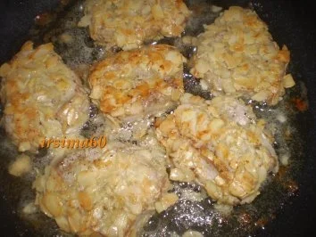  Medallions mit Mandelkruste an einer Pfeffer - Sahne - Soße - Rezept - Bild Nr. 4