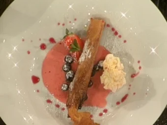 Rezept: Mandelgrissini mit Amarettini-Cremeeis Mandelgrissini mit Amarettini-Cremeeis - Rezept