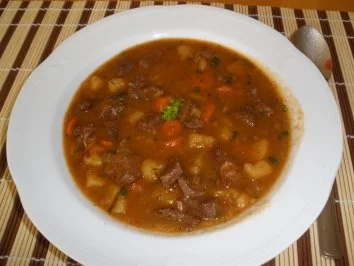 Fleischgerichte - Pikanter Rindfleischeintopf - Rezept