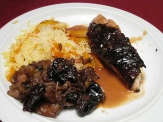 Turkey gefüllt mit Nüssen und Früchten an Safranreis - Rezept