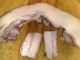 Rezept: Schweineschmalz mit Grieben selbstgemacht Bild Nr. 2 Schweineschmalz mit Grieben selbstgemacht - Rezept - Bild Nr. 2