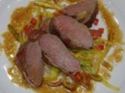Lamm im Speckmantel mit Orangen-Lauch - Rezept