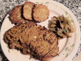 Rumpsteak mit überbackener Gemüse-Kräuterkruste - Rezept