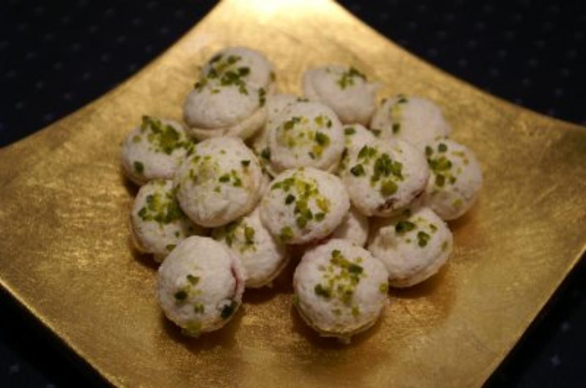 Weihnachtsplätzchen - Kokos-Kirsch-Küsschen - Rezept - kochbar.de