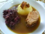 Gefüllte Schweinelende mit Thüringer Klößen und fruchtigem Rotkohl - Rezept