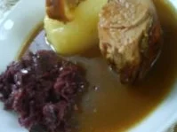 Gefüllte Schweinelende mit Thüringer Klößen und fruchtigem Rotkohl - Rezept - Bild Nr. 2