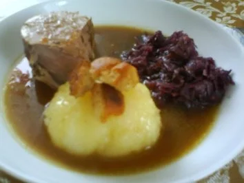 Gefüllte Schweinelende mit Thüringer Klößen und fruchtigem Rotkohl - Rezept - Bild Nr. 3