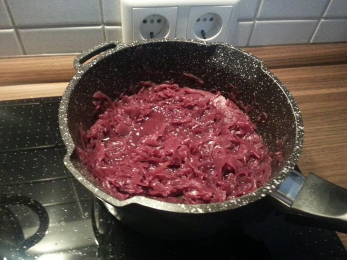 Gefüllte Schweinelende mit Thüringer Klößen und fruchtigem Rotkohl ...