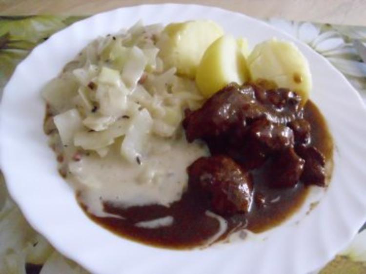 Schweingulasch scharf mit Weißkohlgemüse - einfach - von gabi-63
