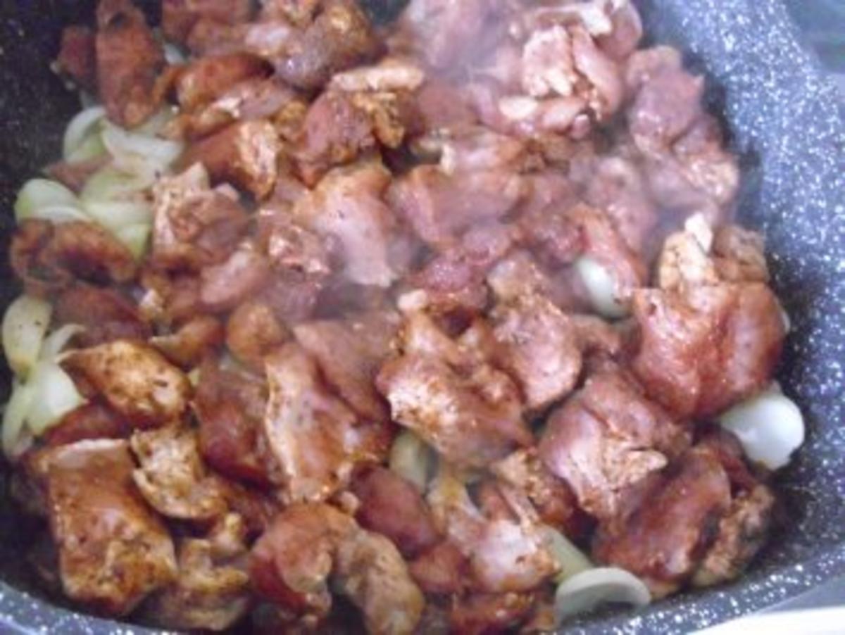 Schweingulasch scharf mit Weißkohlgemüse - Rezept - Bild Nr. 4