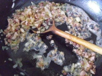 Schweingulasch scharf mit Weißkohlgemüse - Rezept - Bild Nr. 11