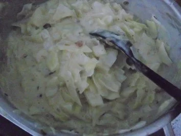 Schweingulasch scharf mit Weißkohlgemüse - Rezept - Bild Nr. 13