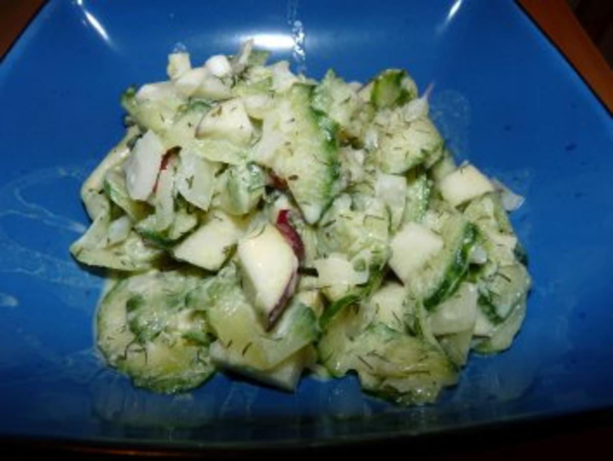 Bilder für Gurkensalat mit Apfel und Sahne - Rezept