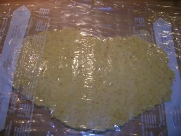 Mangalica-Schweinelachs unter der Pinienkernkruste  mit Zuckerschoten und Mandelbällchen - Rezept - Bild Nr. 7