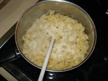 Scharfe Nudeln mit Berner Würstchen - Rezept - Bild Nr. 4