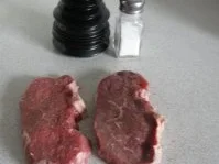 Rumpsteak Strindberg mit Herzoginkartoffeln und Eichblattsalat in Balsamicodressing - Rezept