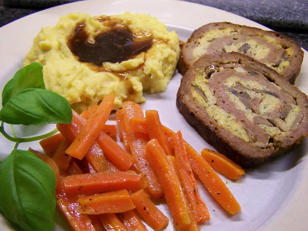 gefüllte Hackfleischrolle - Rezept - Bild Nr. 4932