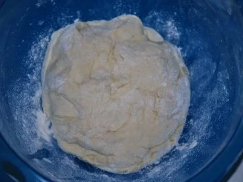 Rezept: "Pizza Prosciutto" mit allem Drum und Dran Bild Nr. 2 "Pizza Prosciutto" mit allem Drum und Dran - Rezept - Bild Nr. 2