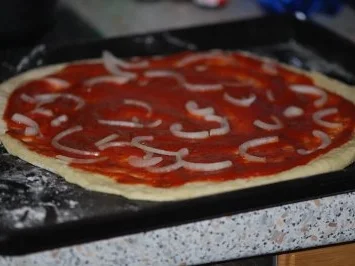 Rezept: "Pizza Prosciutto" mit allem Drum und Dran Bild Nr. 6 "Pizza Prosciutto" mit allem Drum und Dran - Rezept - Bild Nr. 6