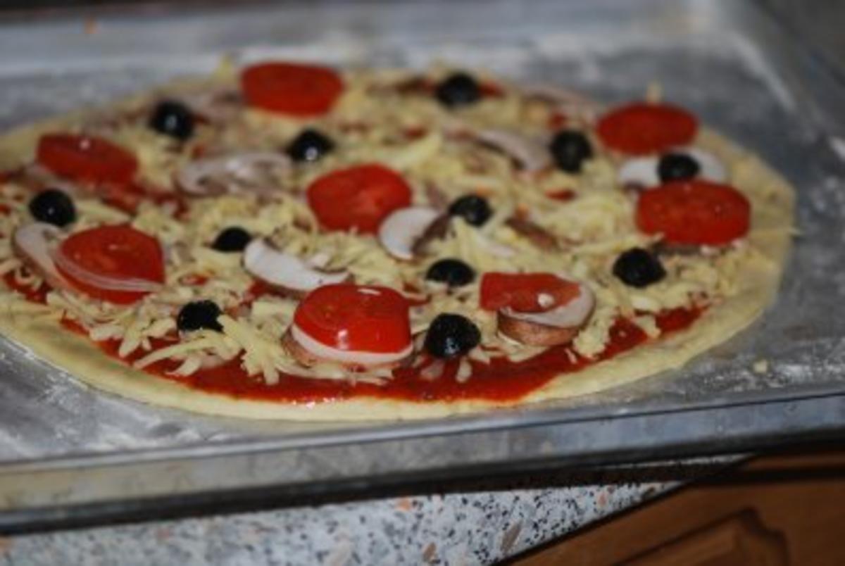 "Pizza Prosciutto" mit allem Drum und Dran - Rezept - Bild Nr. 8