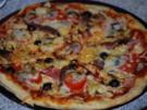 "Pizza Prosciutto" mit allem Drum und Dran - Rezept