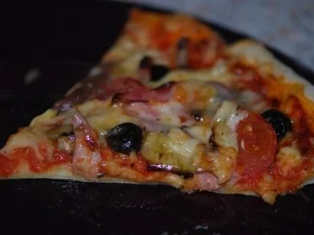 Rezept: "Pizza Prosciutto" mit allem Drum und Dran Bild Nr. 12 "Pizza Prosciutto" mit allem Drum und Dran - Rezept - Bild Nr. 12