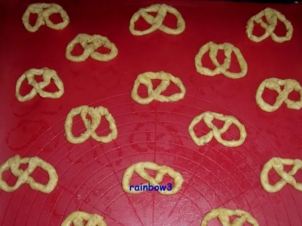 Backen: Nuss-Brezeln - Rezept - Bild Nr. 4