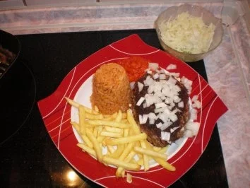 Gefüllte Hacksteaks mit Djuvec-Reis - Rezept