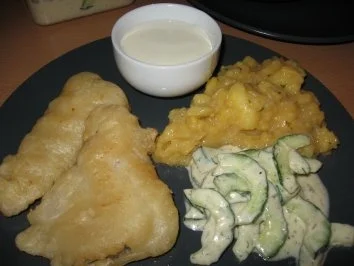 Backfisch mit Kartoffelsalat, Gurkensalat und Aioli - Rezept