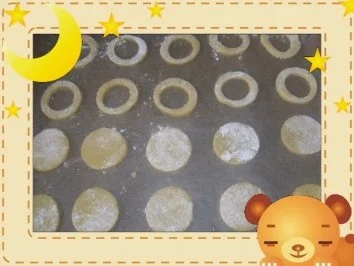 Rezept: Ischler Feingebäck mit Hagebuttenkonfitüre Bild Nr. 2 Ischler Feingebäck mit Hagebuttenkonfitüre - Rezept - Bild Nr. 2